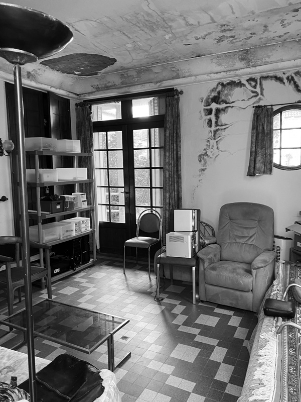 Le séjour avant travaux, dépendance de Saint-Gratien
