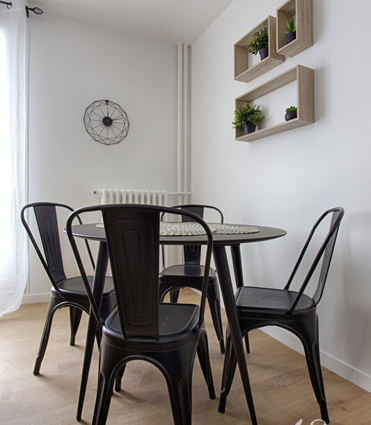 Decoration appartement colombes auguste renoir table noir 1