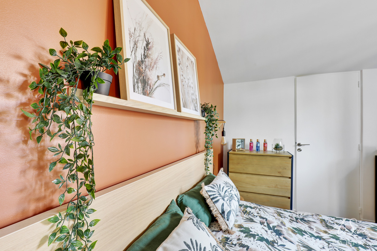 Renovation decoration maison le plessis bouchard chambre mur tete de lit terracotta tablette murale tableaux 1