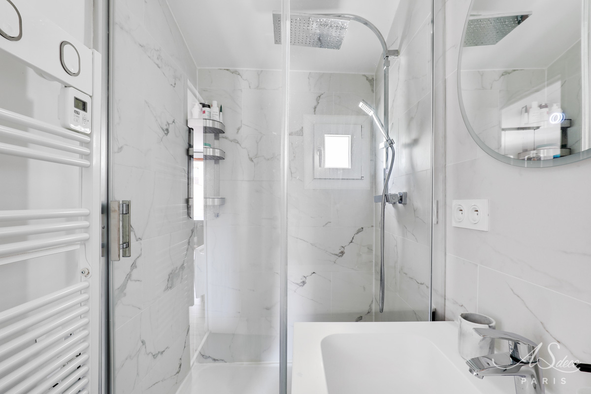 Renovation decoration maison le plessis bouchard salle de douche marbre blanc 1