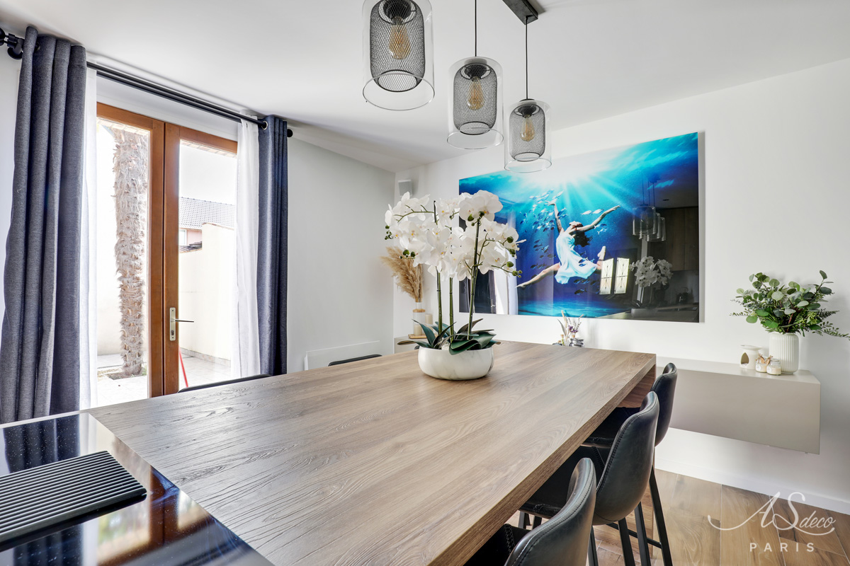 Renovation decoration maison le plessis bouchard sejour coin repas tableau femme mer 1