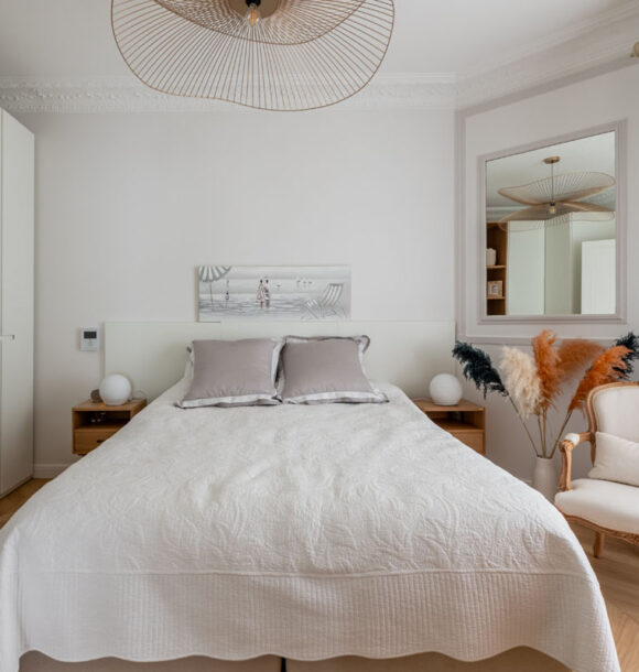 Decoration appartement enghein les bains chambre blanche 1