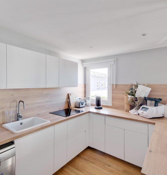 Renovation decoration appartement hauts de seine suresnes cuisine blanche bois