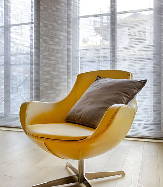 Decoration appartement puteaux fauteuil jaune