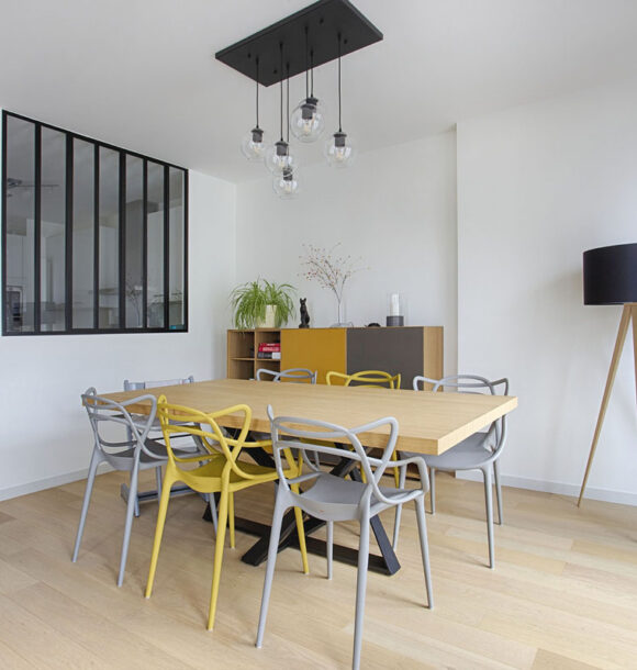 Decoration appartement puteaux salle a manger jaune gris