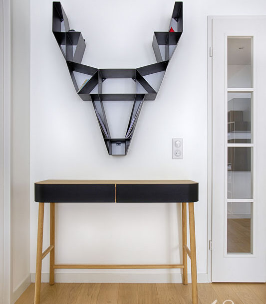Decoration appartement puteaux salon cerf console
