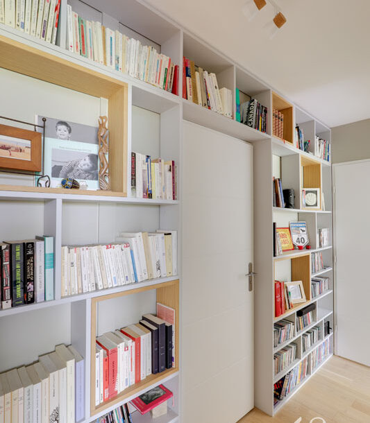 Decoration appartement st cloud couloir biblioteque 1