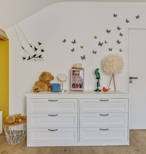 Decoration maison ermont chambre commode blanche stickers