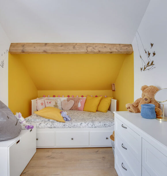 Decoration maison ermont chambre jaune poutre oiseaux
